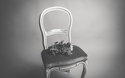 告别健身房:一把椅子打造高效居家健身
