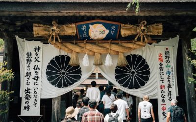 穿越时空:探索全球代表性传统服饰的魅力与故事